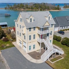 Waterfront Home with pool, dock, gameroom, and kayaks!