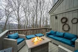 Walk to SKi Slopes  and Hot Tub - Image 3