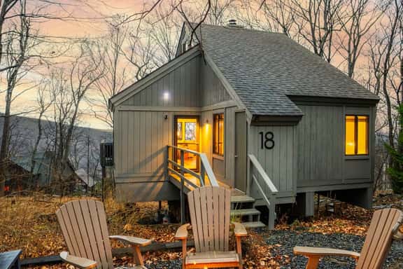 Walk to SKi Slopes and Hot Tub - Image 1